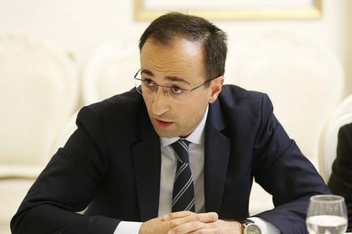 В Армении министр-мужчина выписал себе премию на 8 марта