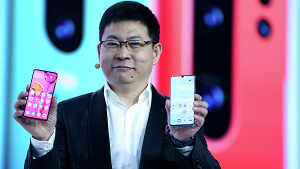 Huawei представила флагманские смартфоны
