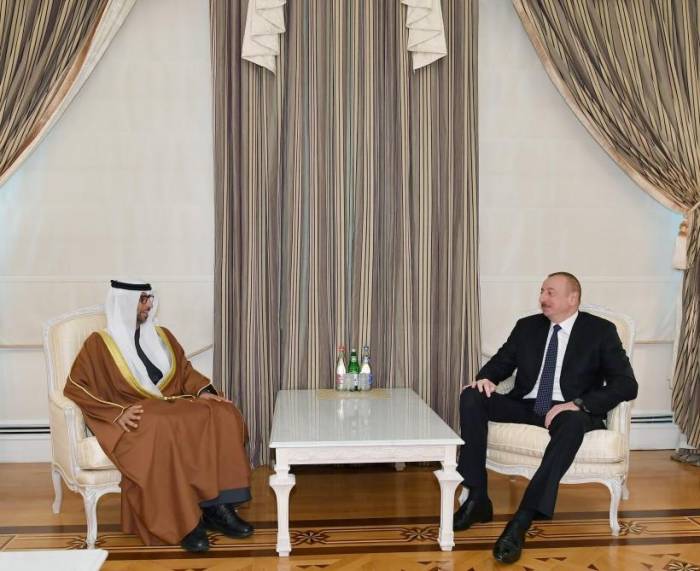Ильхам Алиев принял министра энергетики и промышленности ОАЭ