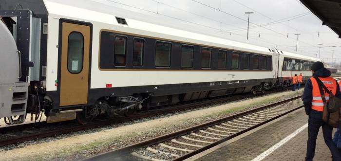 Первый пассажирский поезд прибыл в Грузию по ж/д Баку-Тбилиси-Карс
