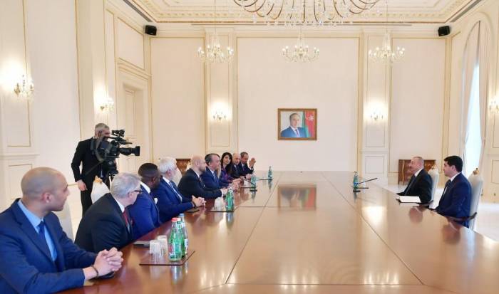 Ильхам Алиев принял делегацию во главе с президентом Фонда этнического взаимопонимания США