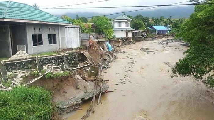 Генсек ООН выразил соболезнования в связи с наводнениями в Индонезии
