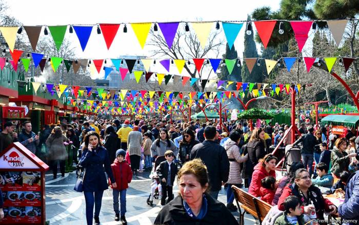 В Баку продолжается фестиваль по случаю праздника Новруз