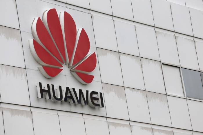 В Китае прокомментировали ситуацию с Huawei в Германии
