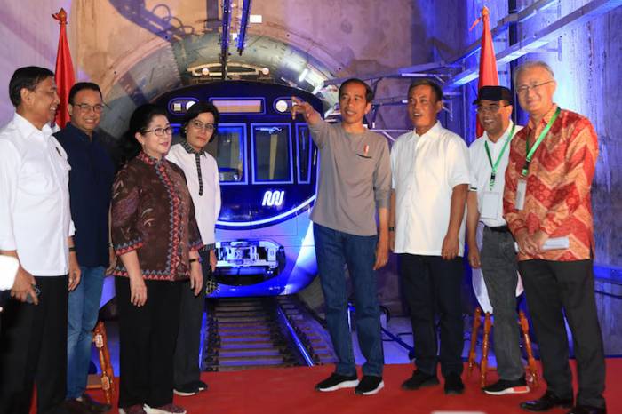 В Индонезии открыли первую в стране линию метрополитена
