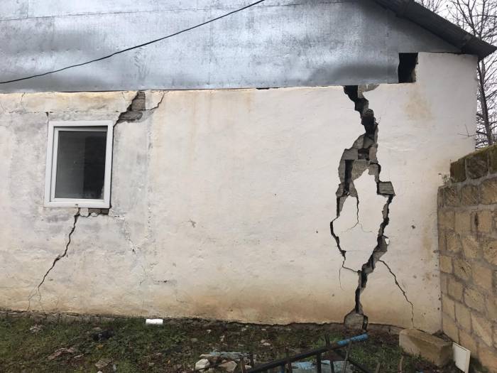 В Шамахы заново отстраиваются пострадавшие от землетрясения дома