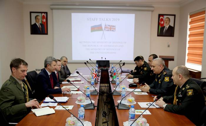 Подписан план военного сотрудничества между Азербайджаном и Великобританией
