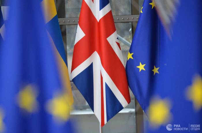 Европа приняла меры для защиты при "жестком" Brexit, заявил Макрон
