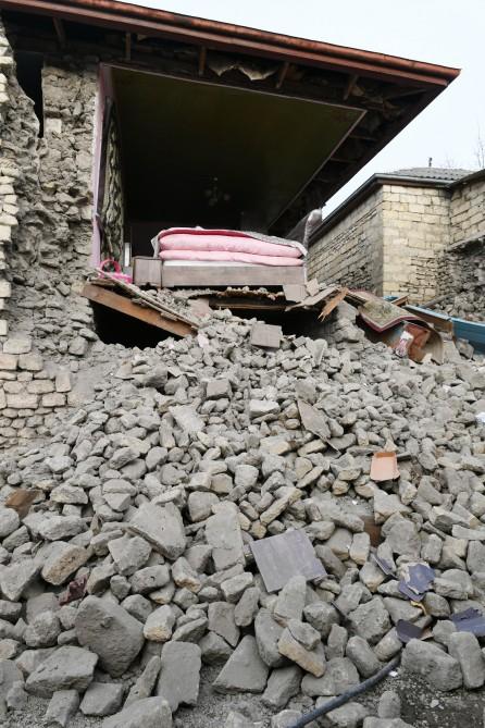 В результате землетрясения в Шамахы сильно пострадали более 250 домов
