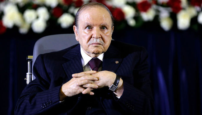 Президент Алжира отказался от пятого срока
