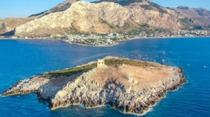 Итальянские аристократы продают свой личный «райский» остров на Сицилии
