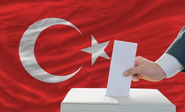 На выборах мэра Стамбула пересчитают бюллетени еще в 15 районах города