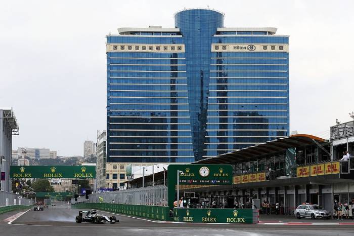 Команды "Формулы 1" заплатят 3 тыс. евро в сутки за номер в отеле Баку
