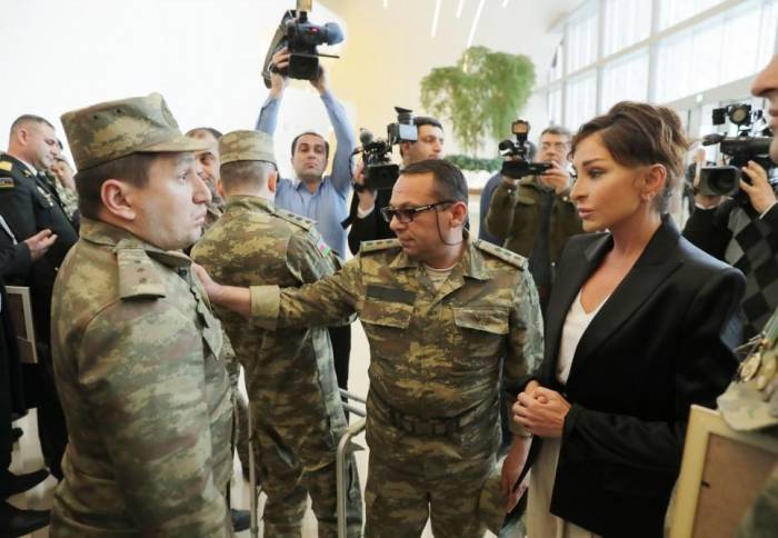 Мехрибан Алиева встретилась с военнослужащими, которых обеспечили высокотехнологичными протезами - ФОТО 
