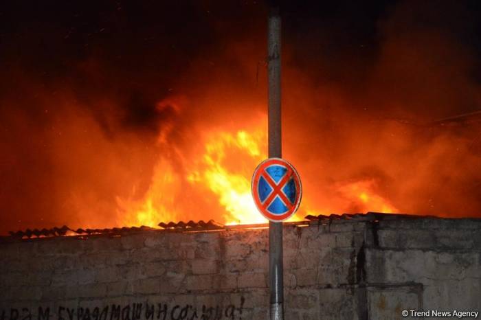 Пожар в жилом здании в Астаре, 20 человек эвакуированы
