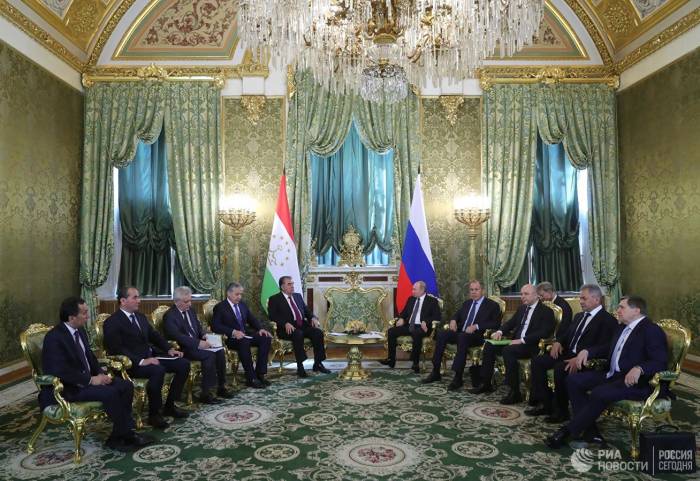 Рахмон пригласил Путина посетить Таджикистан
