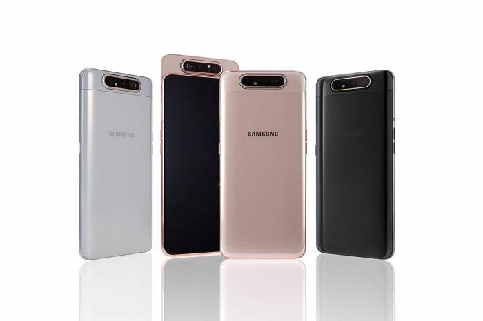 Samsung представила новый смартфон-слайдер Galaxy
