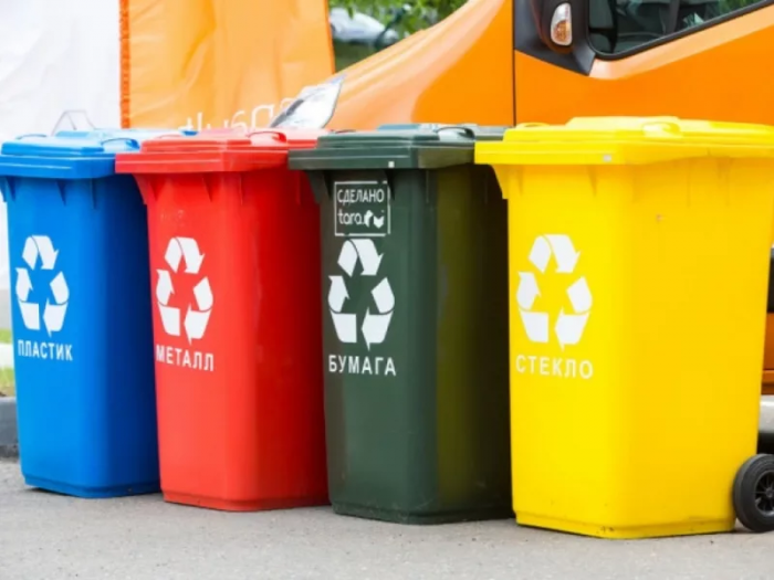 В Баку доставлены контейнеры для бытовых отходов