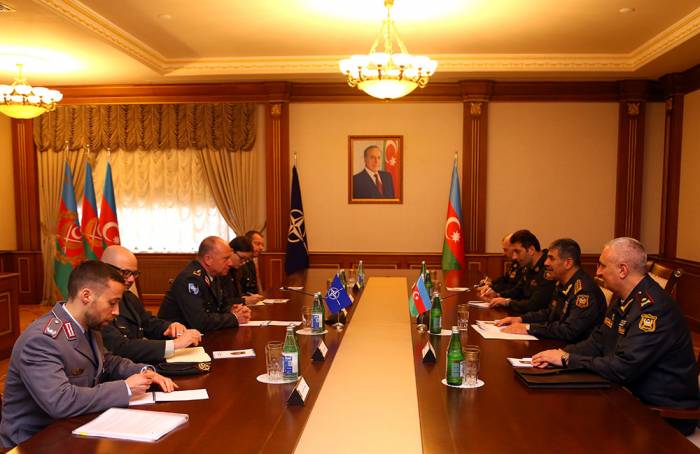 Министр обороны Азербайджана встретился с генеральным директором Международного военного штаба НАТО