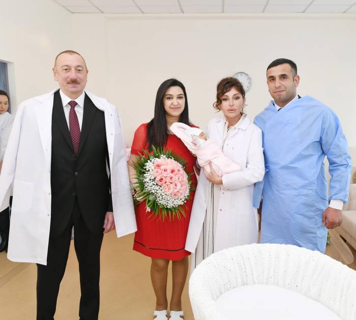 Ильхам Алиев подарил семье 10-миллионного жителя Азербайджана квартиру - ОБНОВЛЕНО, ФОТО, ВИДЕО