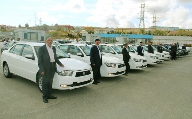 В Азербайджане религиозным общинам предоставили автомобили