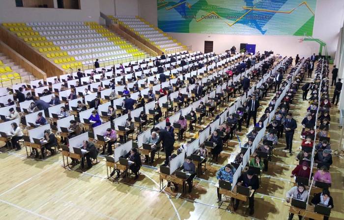 В Азербайджане начался конкурс для учителей, работающих по срочным договорам
