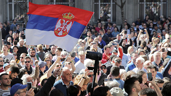 В Белграде начался массовый протест против президента Сербии
