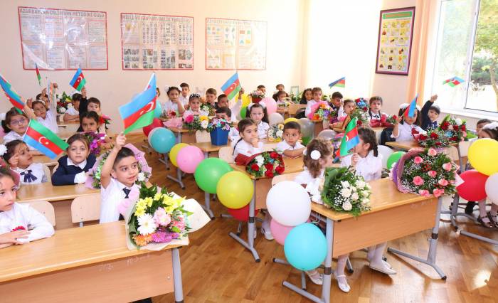 В первые классы учебных заведений Баку зарегистрировались свыше 38 тысяч человек
