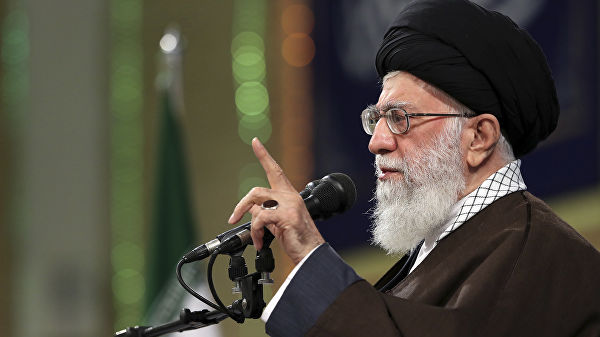 Хаменеи призвал Ирак добиться скорейшего вывода американских войск
