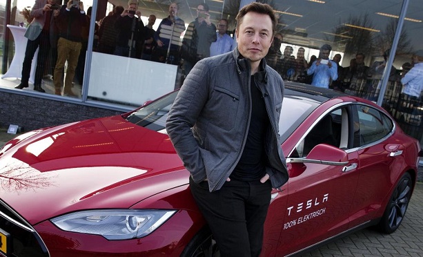 Илон Маск будет согласовывать все твиты о Tesla
