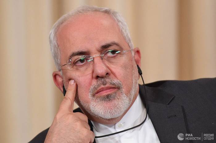 Глава МИД Ирана назвал давление США на Тегеран "экономическим терроризмом"
