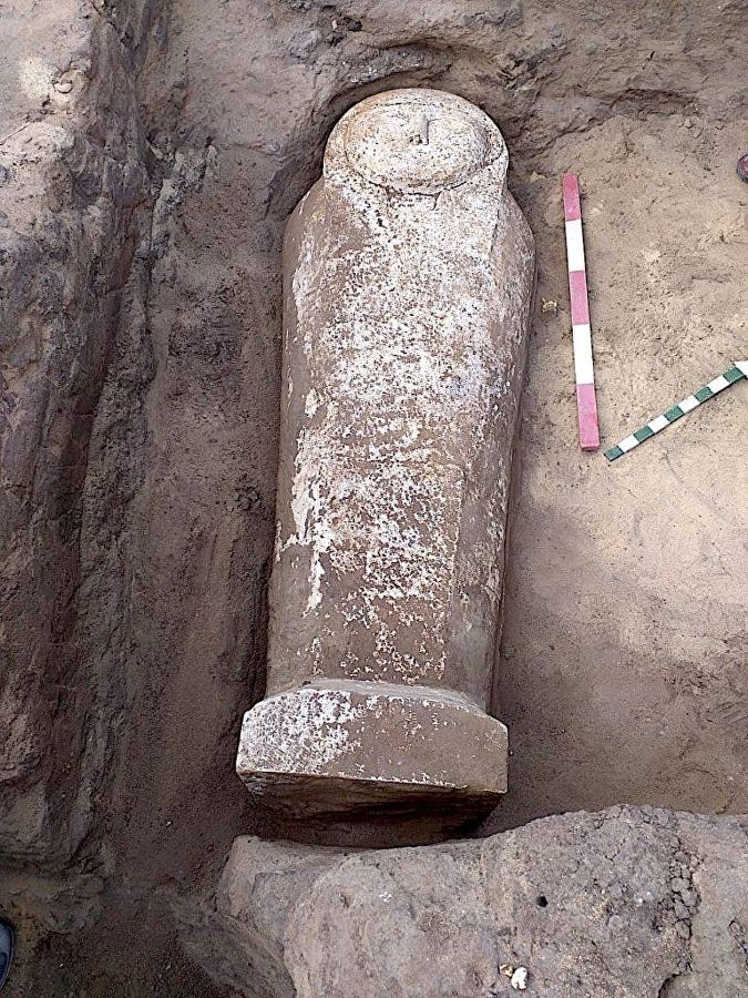 Ученые нашли в Египте саркофаг и мумии возрастом в четыре тысячи лет
