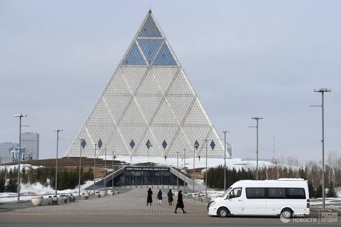 В Казахстане телеканал "Мир" исключили из списка обязательных
