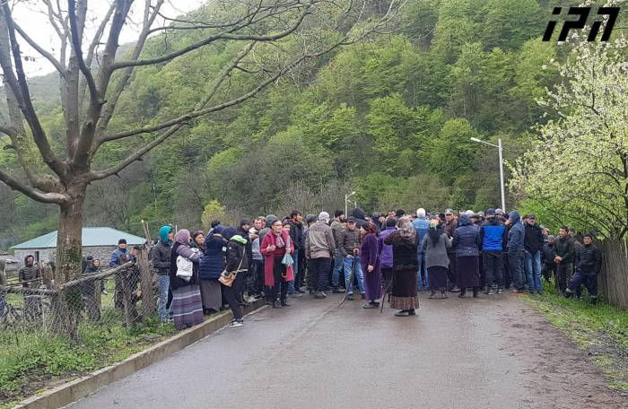 В Грузии митинг против строительства ГЭС перерос в столкновения с полицией