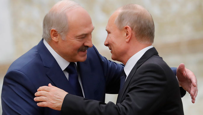 Лукашенко поздравил Путина с Днем единения народов Беларуси и России