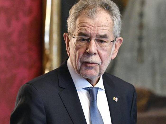 Президент Австрии отправил в отставку правительство Курца
