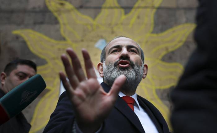 В Армении прокуратура требует самоотвода, сторонники Пашиняна требуют расправы
