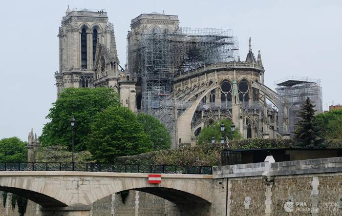 В Париже пройдут переговоры по мерам после пожара в Нотр-Даме
