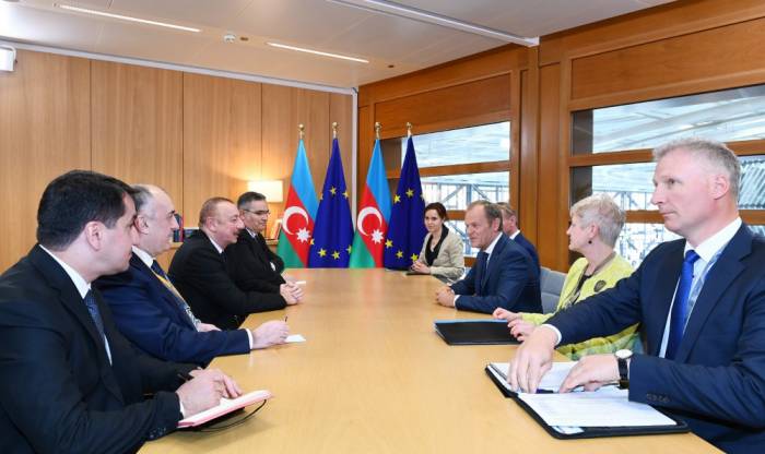 Ильхам Алиев встретился с президентом Совета EC Дональдом Туском- ФОТО