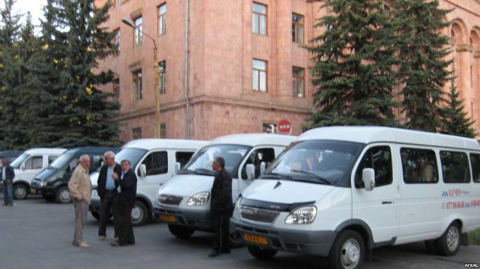 В  Армении бастуют водители маршрутных такси

