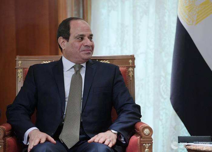 Президент Египта амнистировал 560 заключенных
