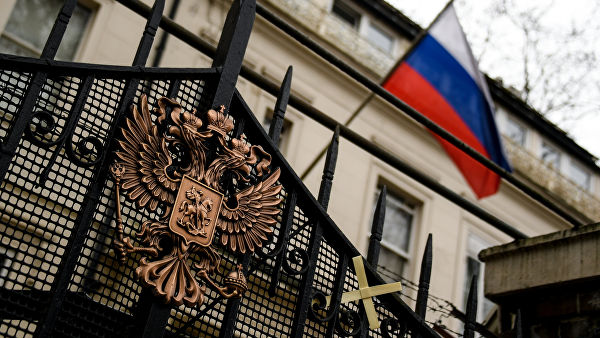 В российском посольстве упрекнули британские СМИ в публикации фейков
