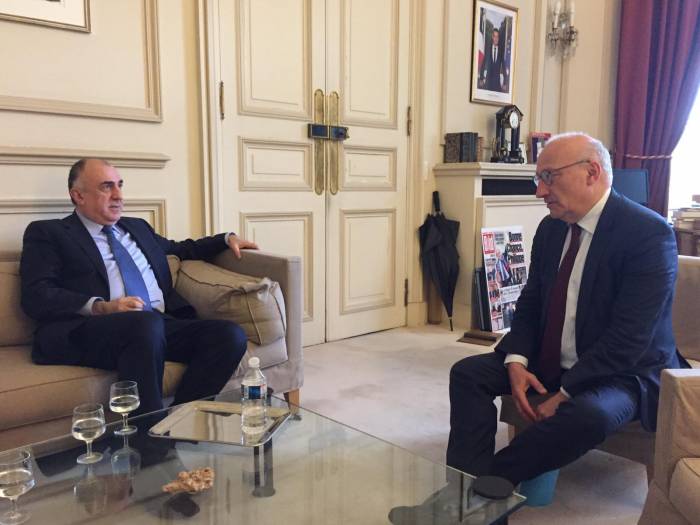 Глава МИД Азербайджана встретился с советником президента Франции
