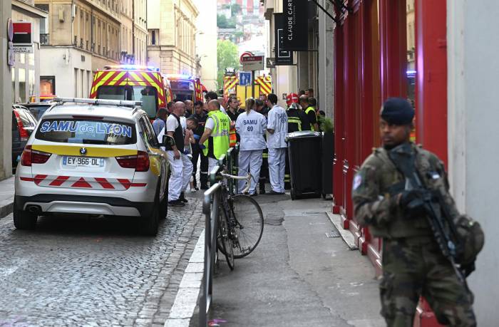 Французские власти назвали версию взрыва в Лионе
