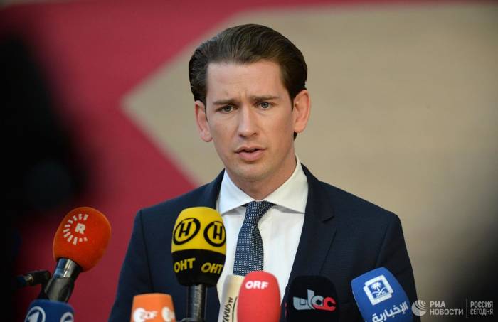 Австрийский парламент вынес вотум недоверия Курцу
