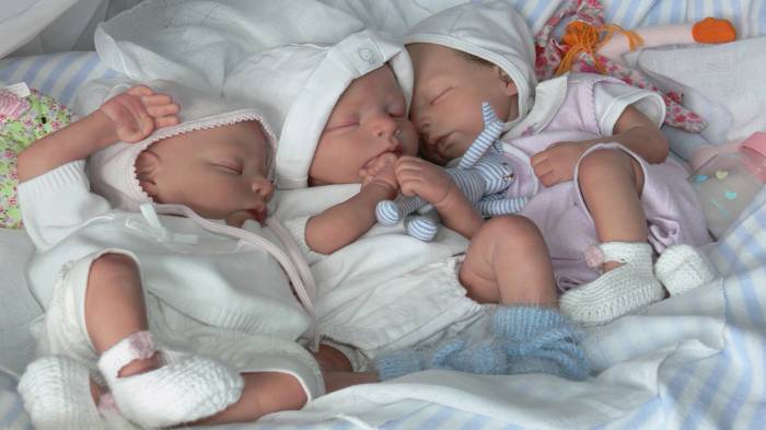 В Азербайджане родились 708 двойняшек и 27 тройняшек