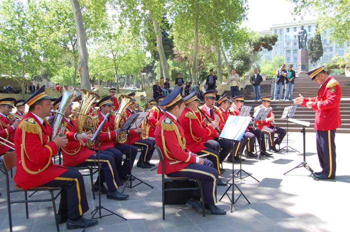 Завтра в Баку выступят военные оркестры
