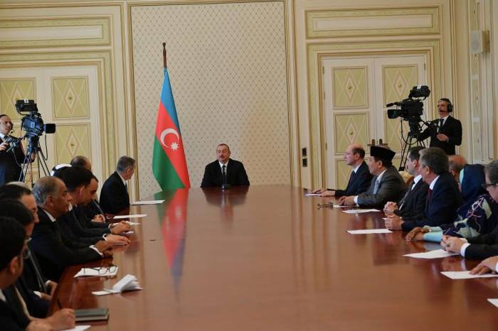Ильхам Алиев принял послов и руководителей диппредставительств мусульманских стран - ФОТО