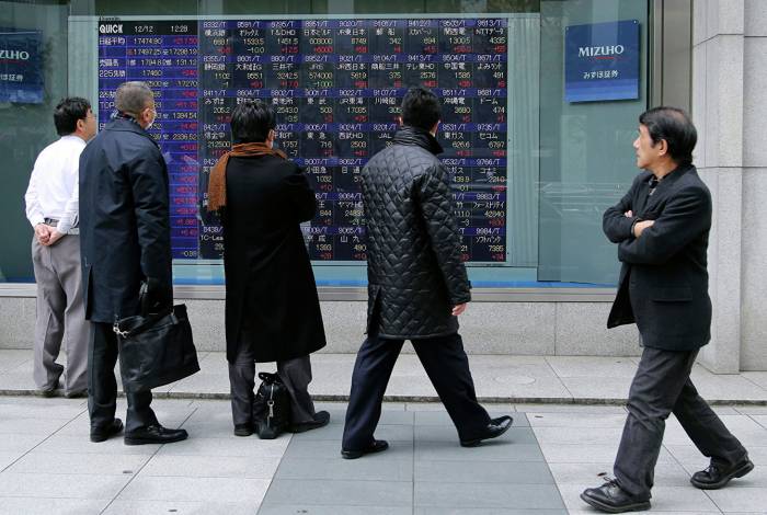 В Японии служащим разрешили приходить на работу без галстуков
