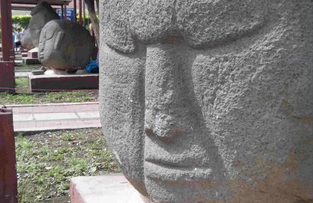 Ученые выявили аномалию у древних скульптур в Гватемале
